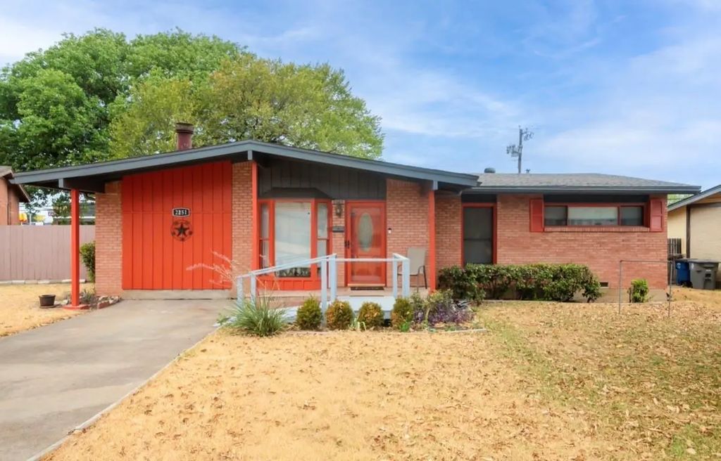 2251 Myrtlewood Drive, Dallas