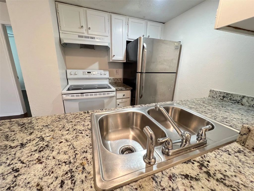 9520 Royal Lane 322, Dallas
