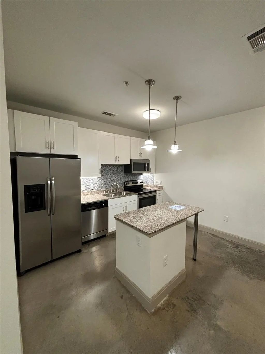 801 N Bishop Avenue 1-203, Dallas