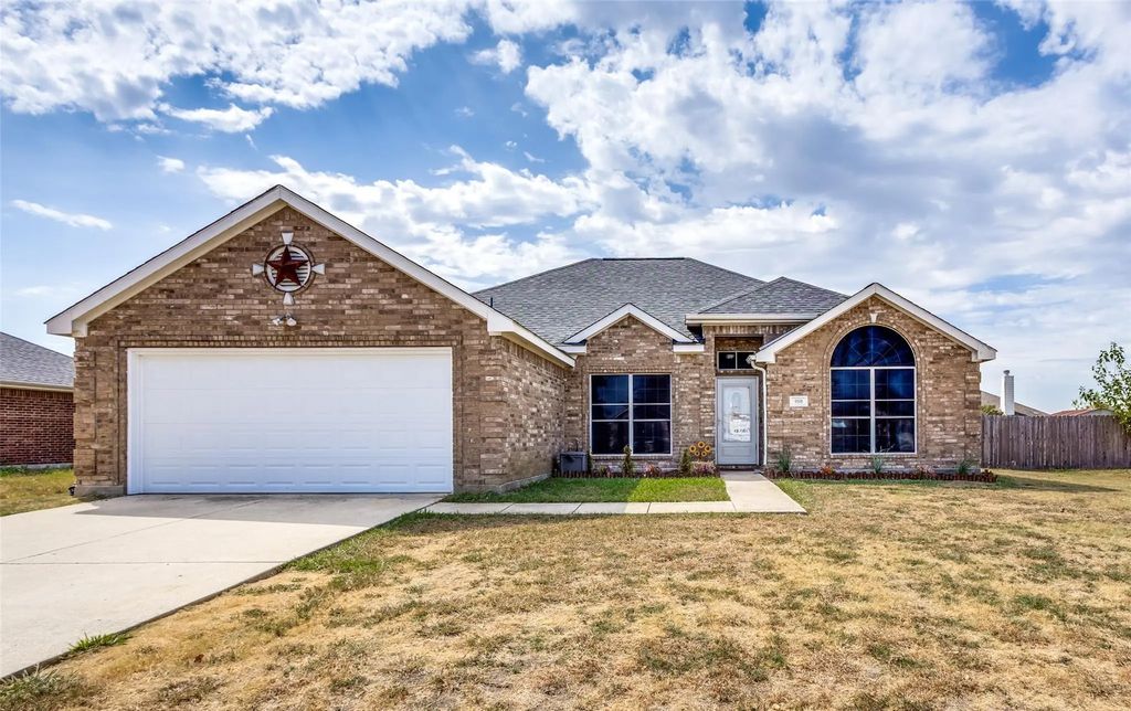950 W Ash Street, Celina
