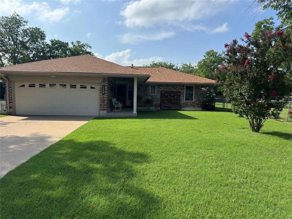 1204 Chester Street, Cleburne