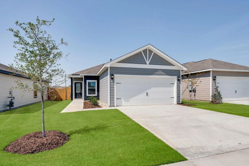 8325 White Wolf Trail, Ponder