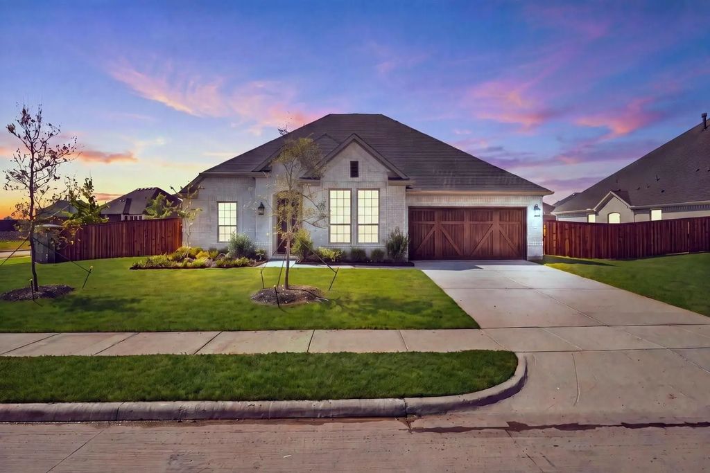 236 Pine Leaf Trail, Waxahachie