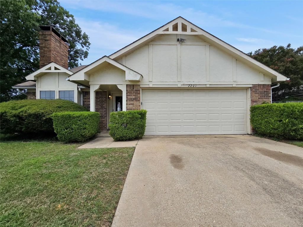 2201 Homecraft Lane, Bedford