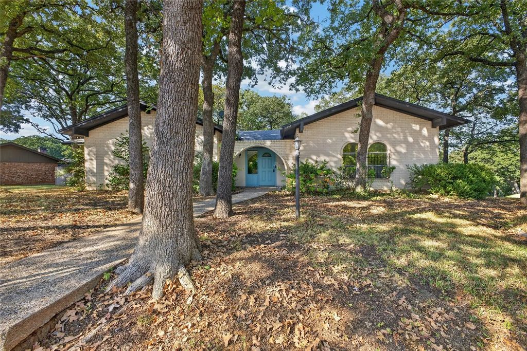 908 Chestnut Drive, Arlington