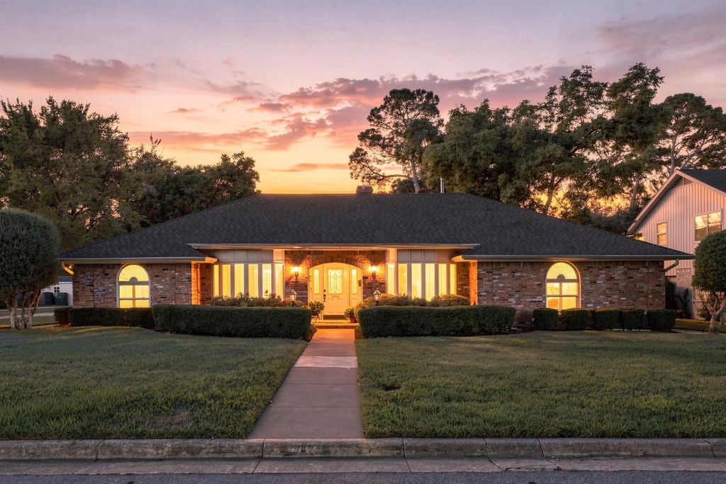 1710 Tennyson Drive, Arlington