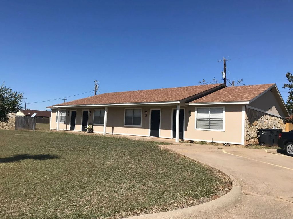 1410 Courtney Place A, Cleburne