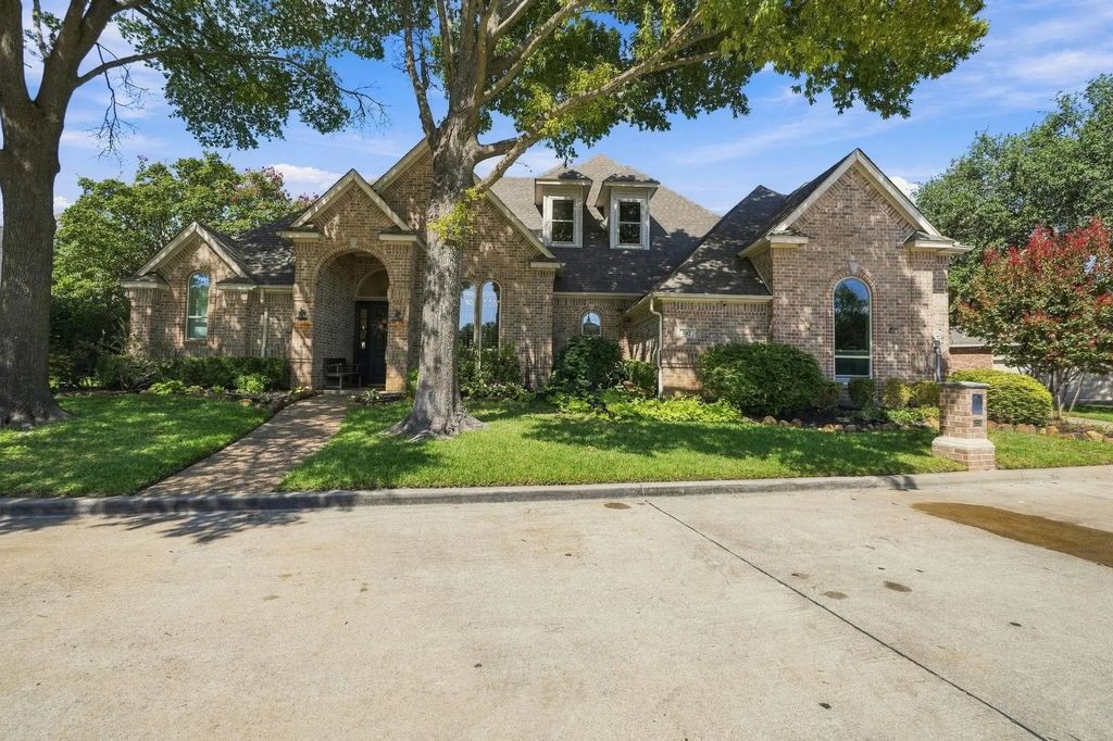 402 Southridge Lakes Parkway, Southlake