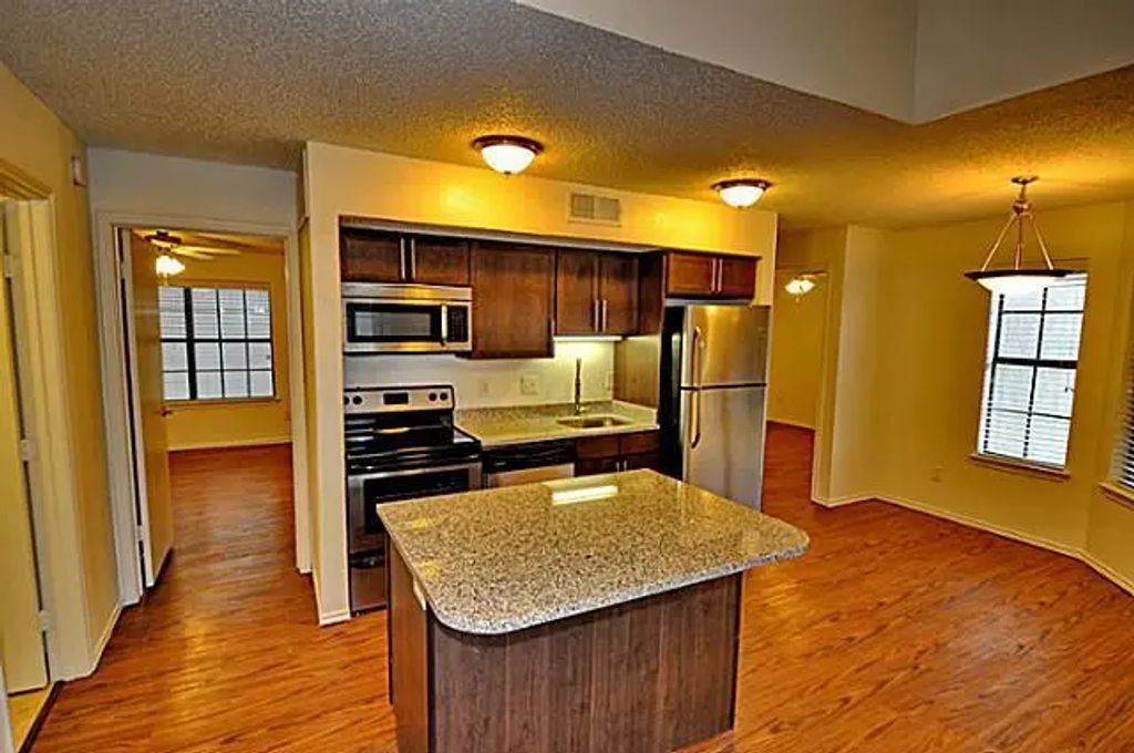 6910 Skillman Street 2012, Dallas