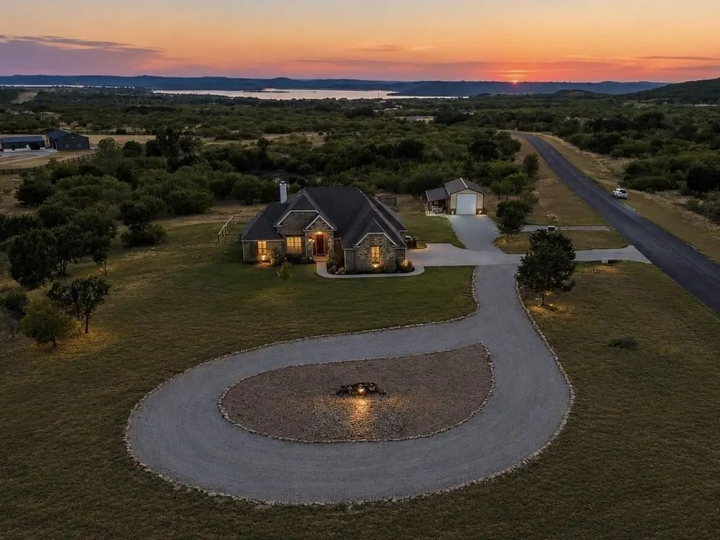 1041 Indigo Bush Court, Graford