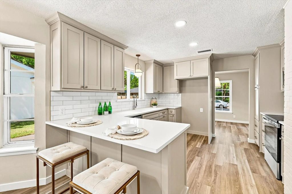 305 Brookview Drive, Hurst