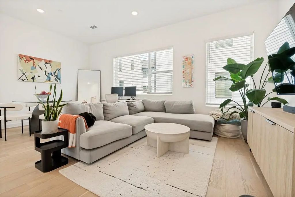 427 W 10th Street 201, Dallas