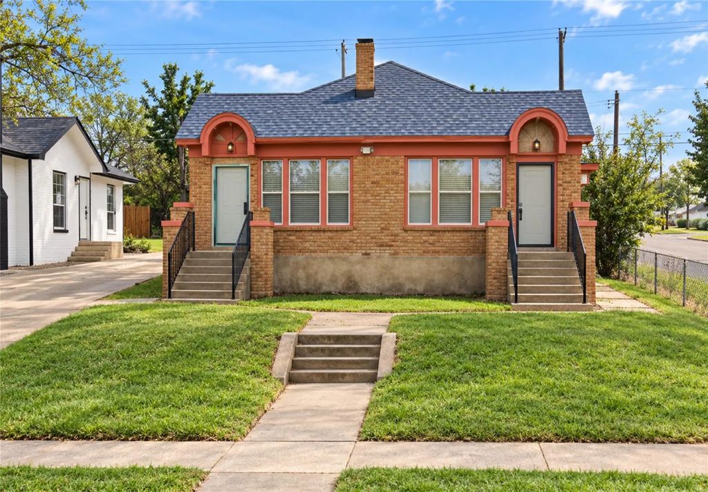 900 E Woodin Boulevard, Dallas