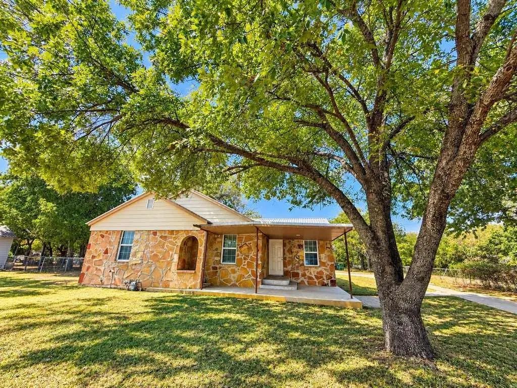 1115 W Main Street, Gatesville