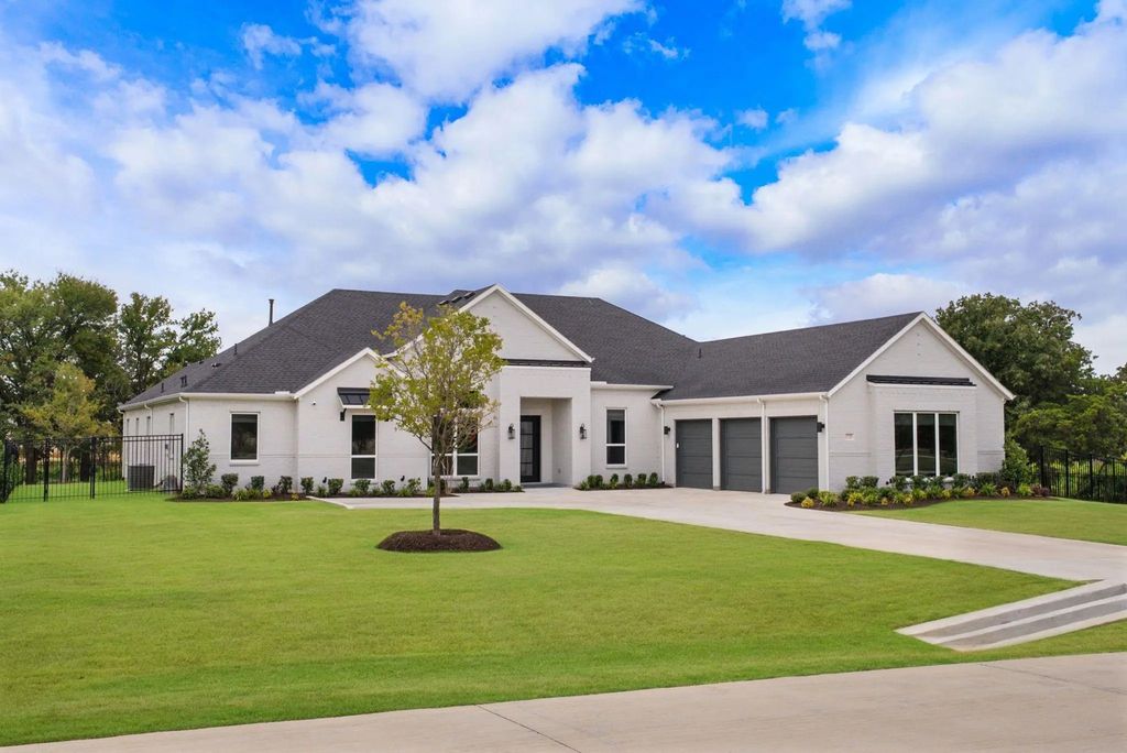 1733 Aspen Crossing, Oak Point