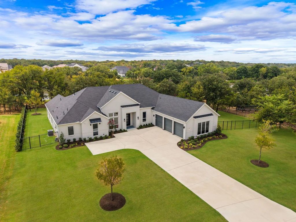 1733 Aspen Crossing, Oak Point