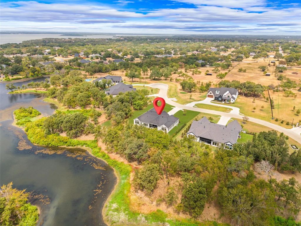 1733 Aspen Crossing, Oak Point
