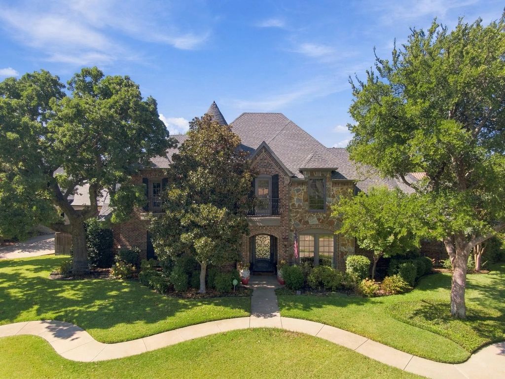 1407 Long And Winding Road, Mansfield