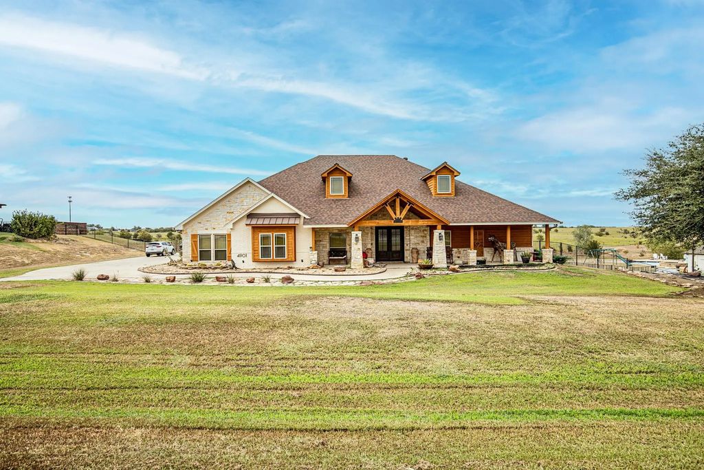 4901 Bucking Bronc Drive, Fort Worth