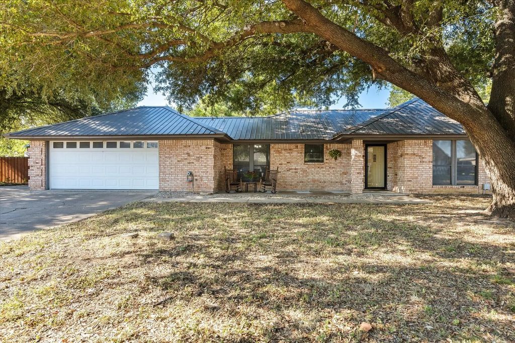 111 Wheeler Street, Glen Rose