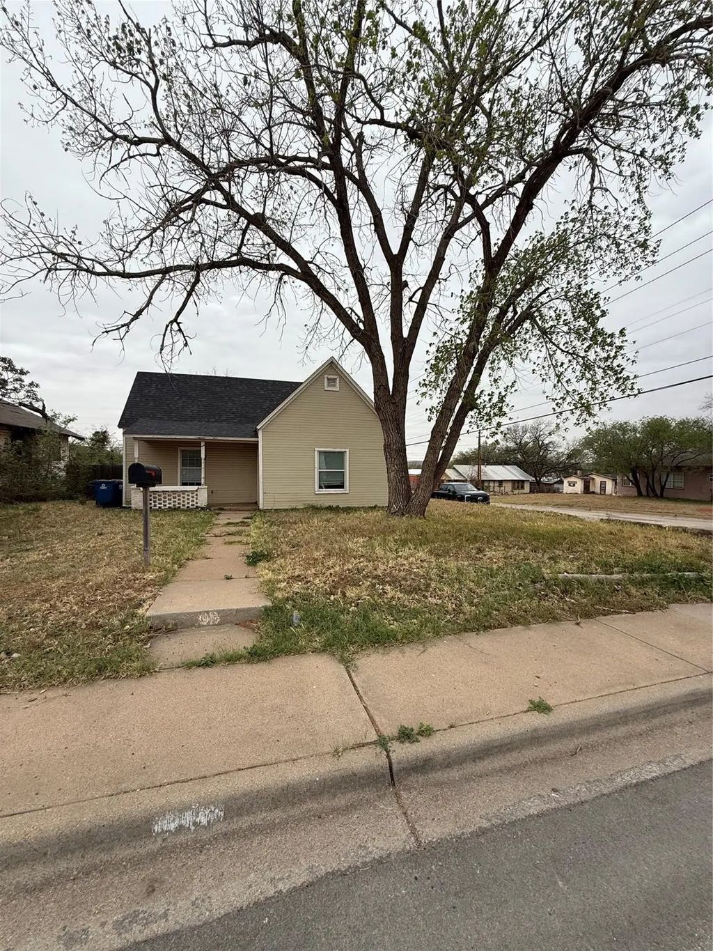 911 Elm Street, Sweetwater
