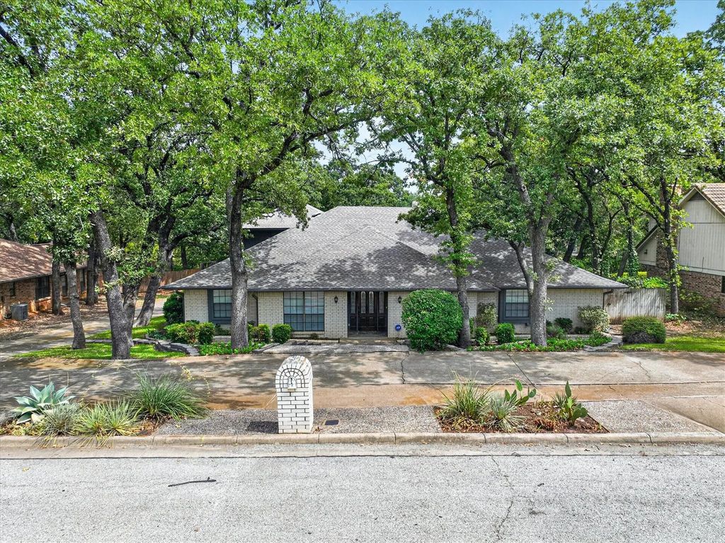 2201 Adams Drive, Arlington