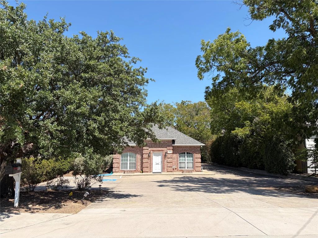 105 Denton Drive, Roanoke