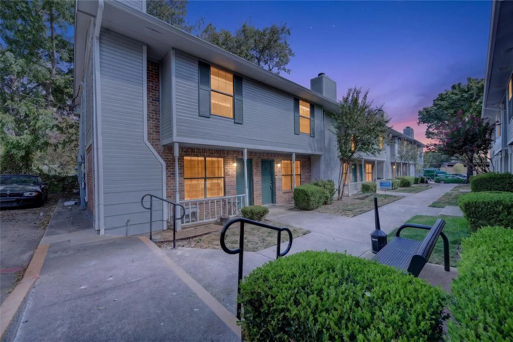 929 W Hickory Street 18, Denton