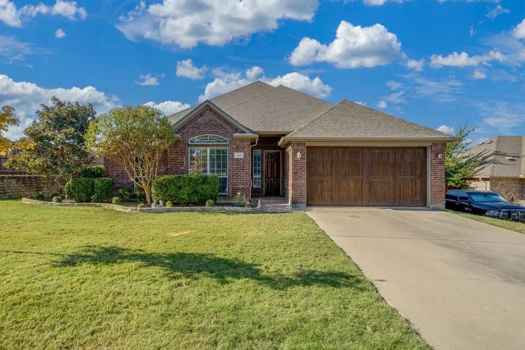 315 Castle Hill Drive, Burleson
