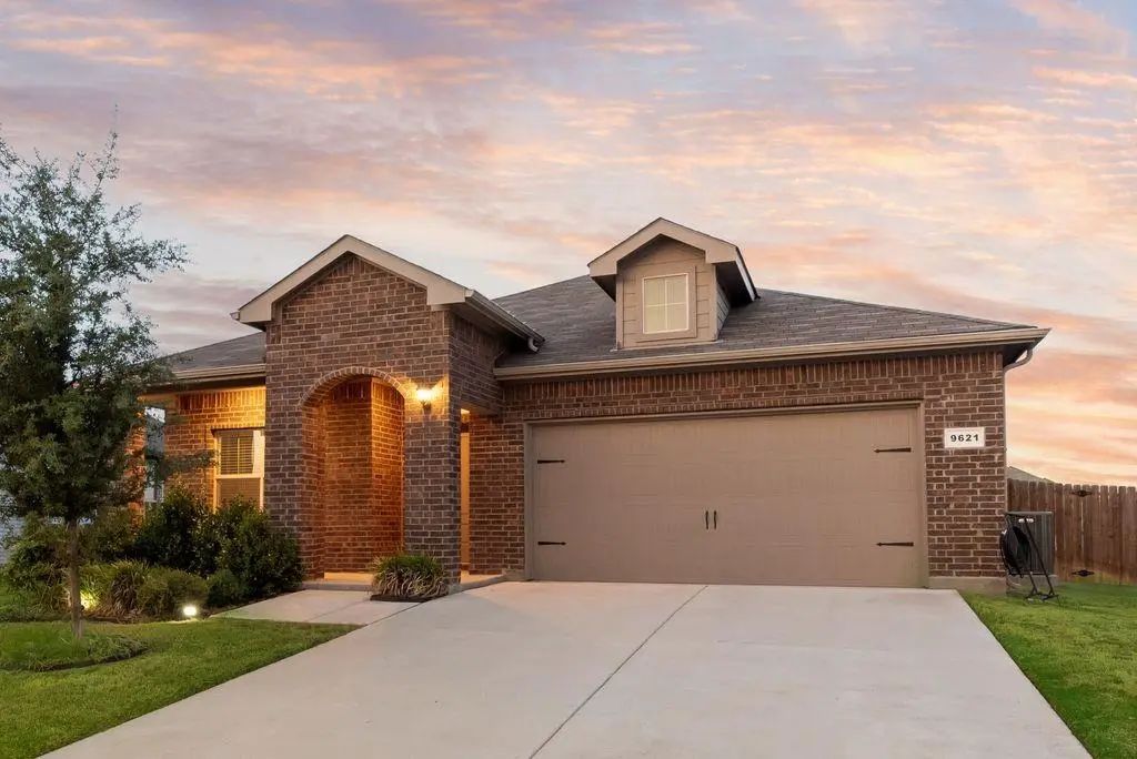 9621 Catclaw Terrace, Fort Worth
