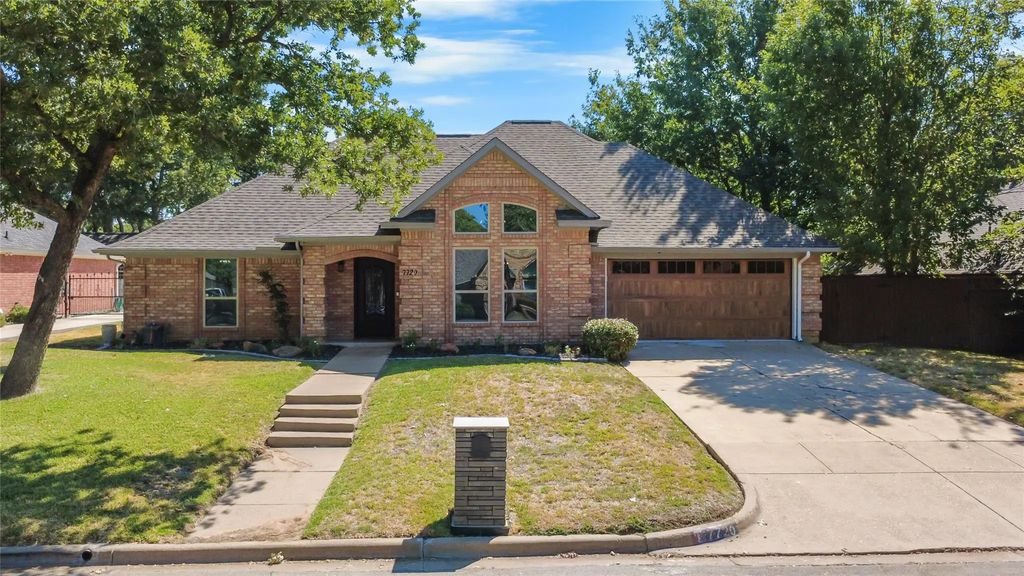 7720 Amy Lane, North Richland Hills