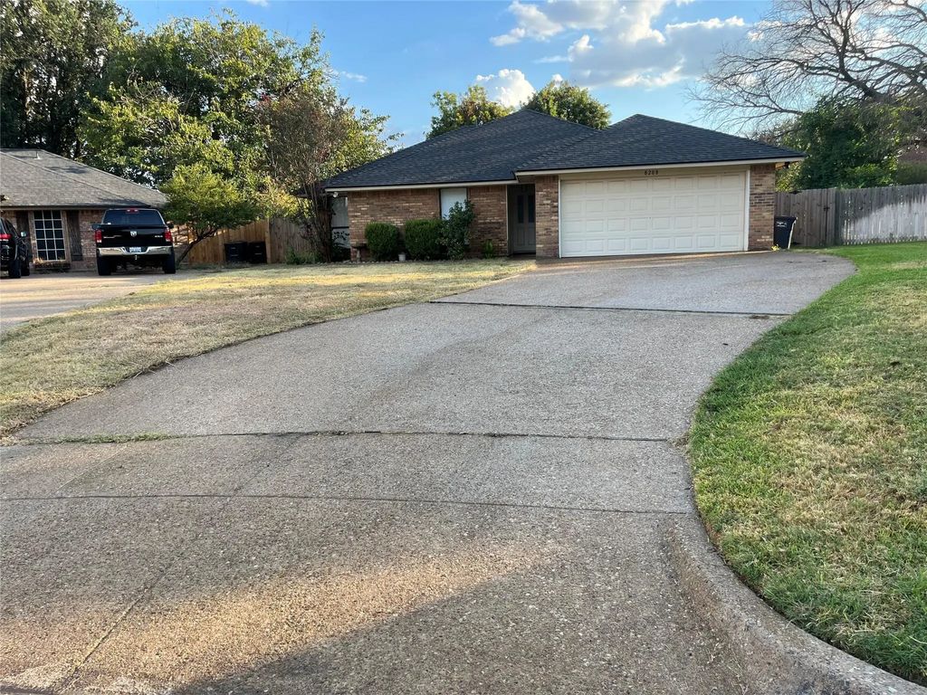 8208 Alsace Court, Fort Worth