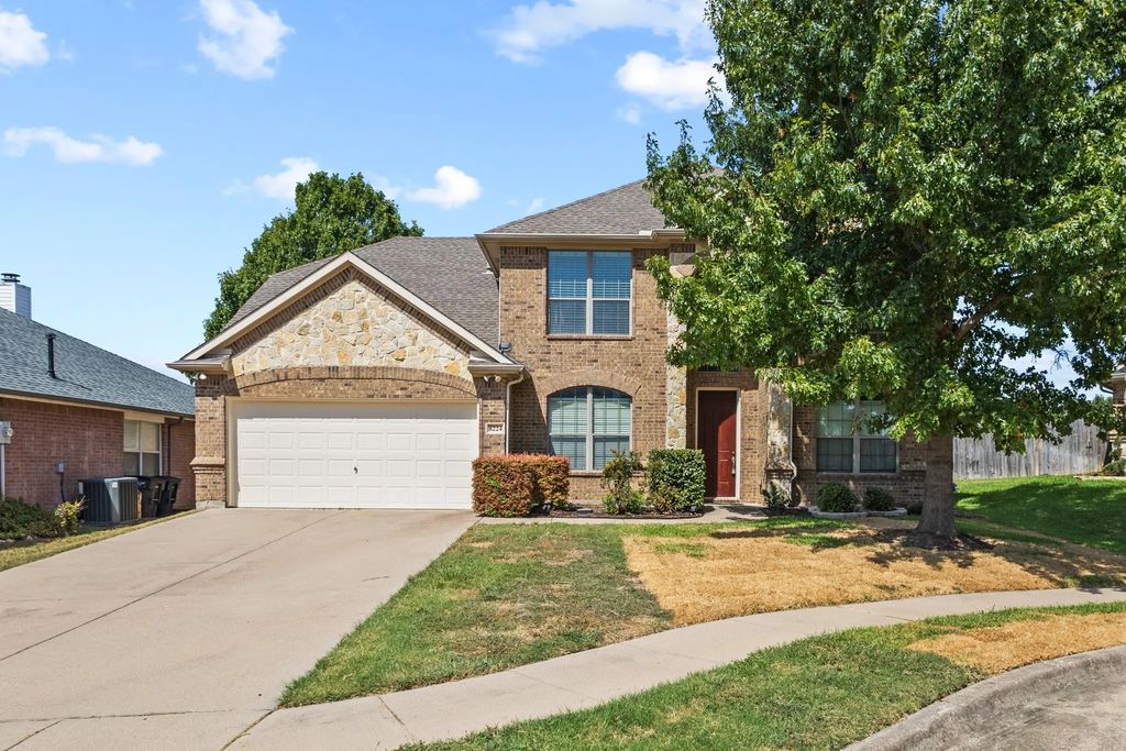 8224 Summerview Court, Fort Worth