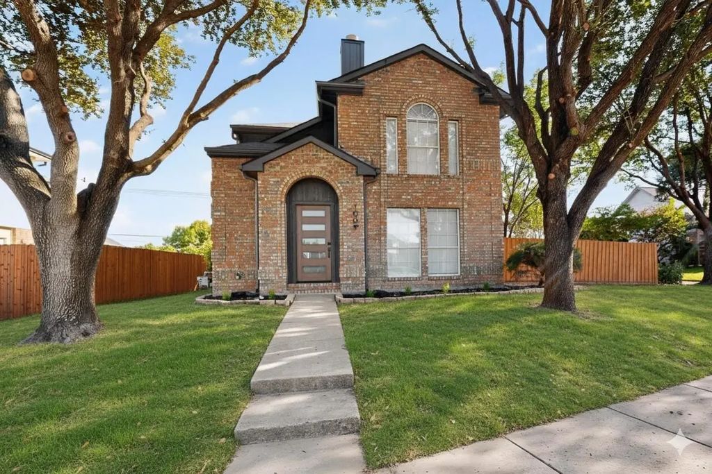 1009 Lake Bluff Drive, Flower Mound