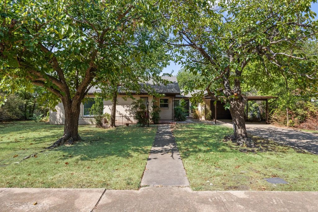 1606 N Woods Street, Sherman
