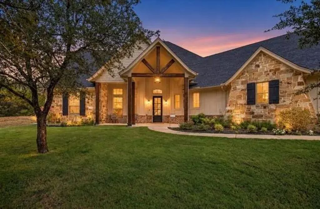 605 Embers Lane, Weatherford
