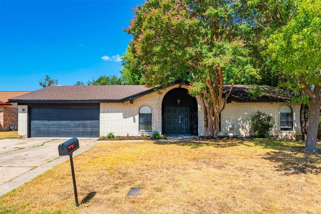 2105 Cottie Lane, Arlington
