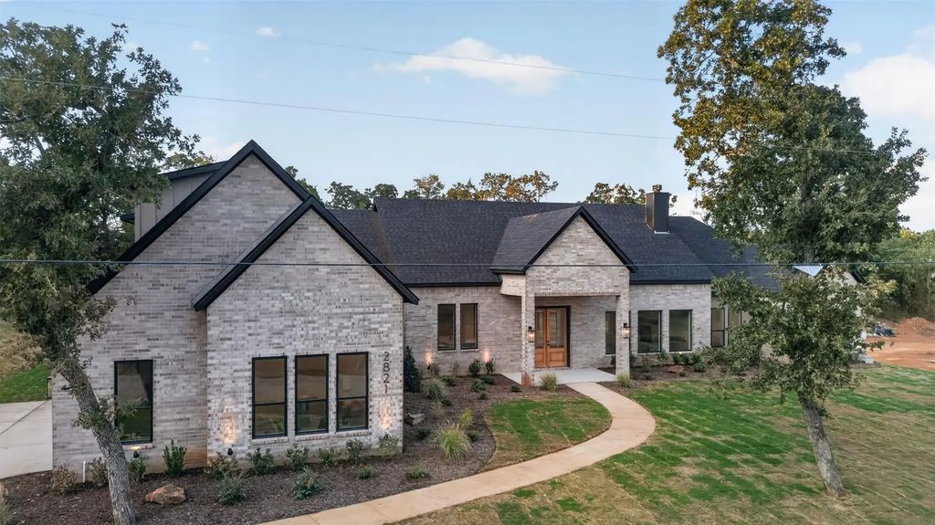 2821 Private Access Road 73107, Burleson