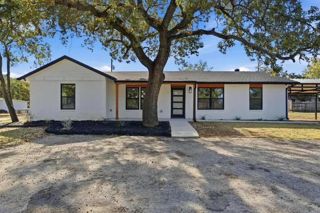205 Lacewell Street, Jacksboro