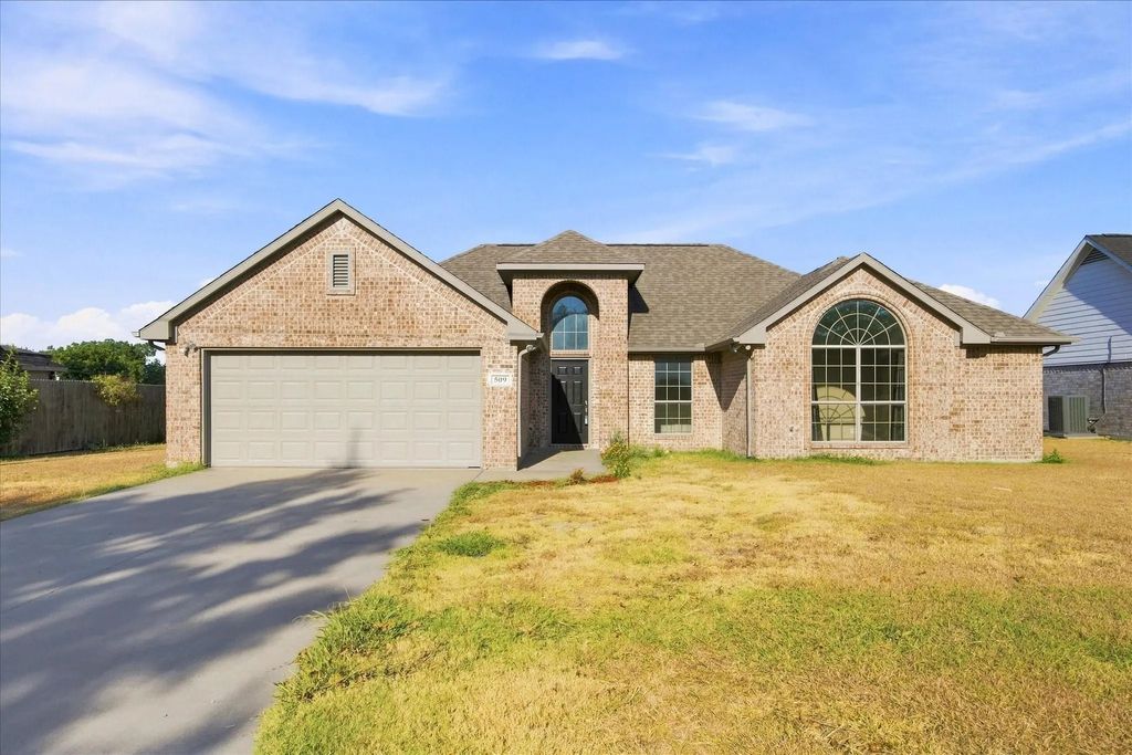 509 Jouette Street, Farmersville