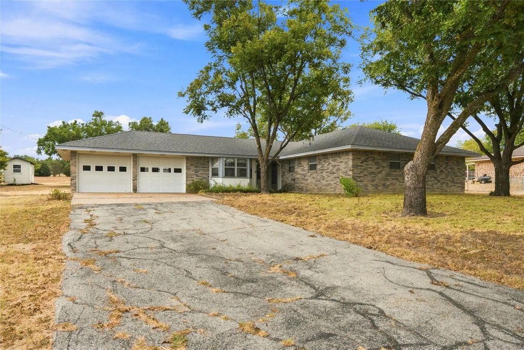 484 Thompson Road, Troy