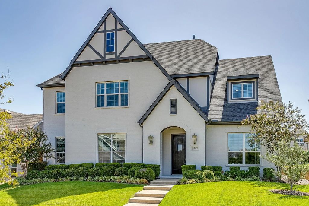 13821 Parkline Way, Fort Worth