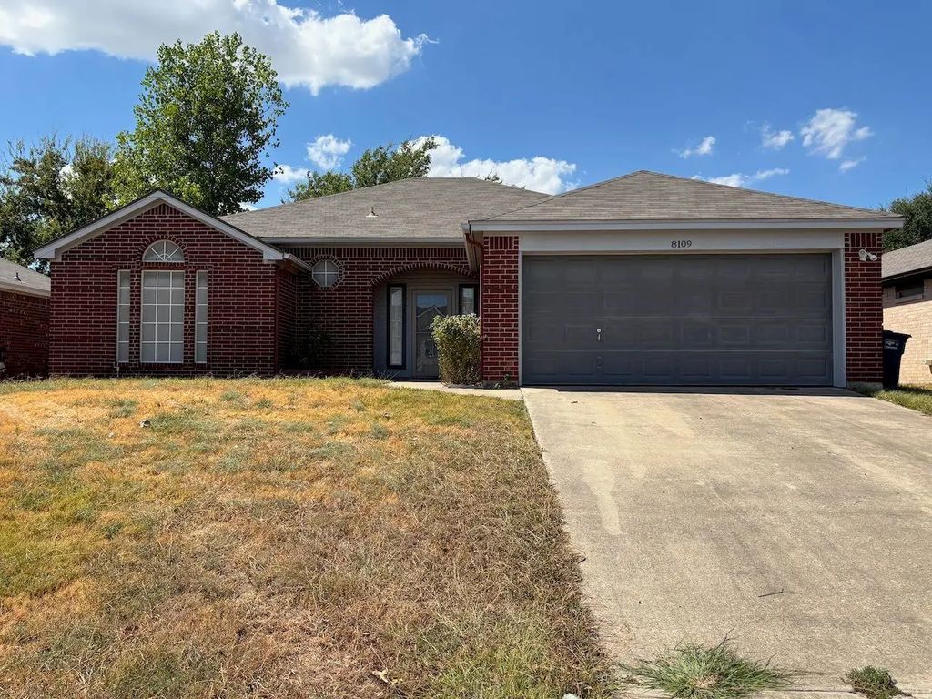 8109 Fox Chase Drive, Fort Worth