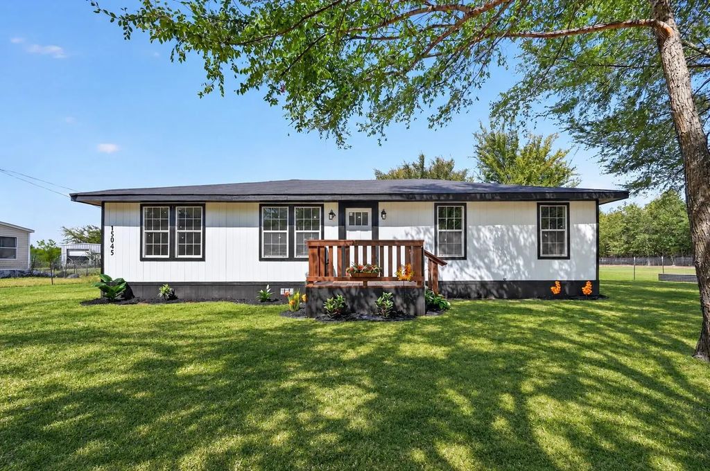 15045 County Road 4060, Scurry