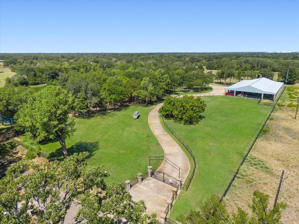 1276 County Road 3318, Greenville