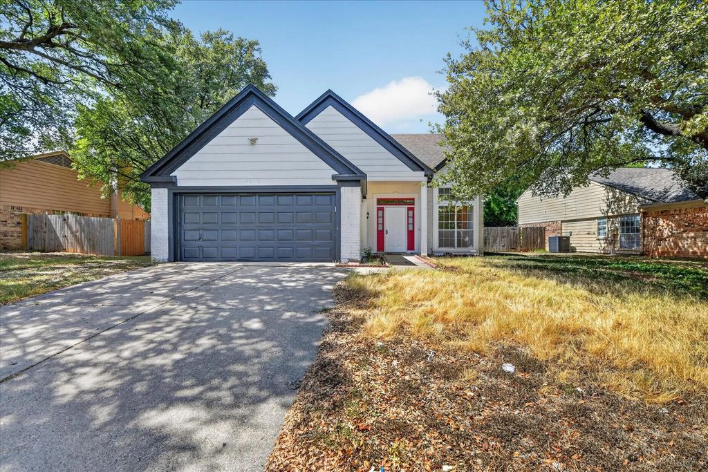 7516 Meadow Creek Drive, Fort Worth