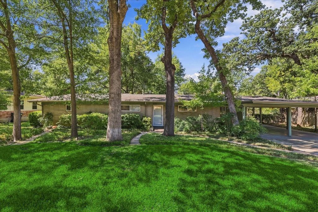 800 Briarwood Boulevard, Arlington