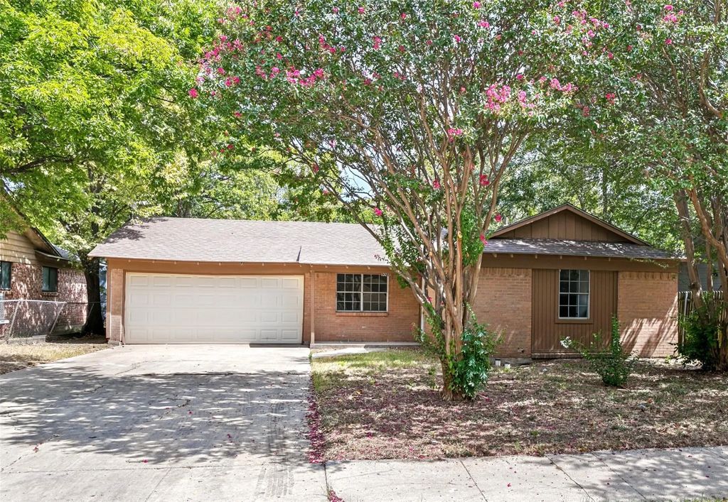321 Christie Avenue, Everman