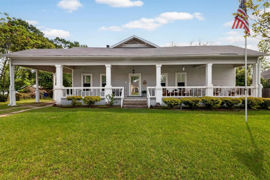 603 N Montgomery, Gilmer
