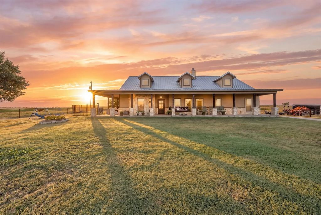 8928 County Road 1232, Godley